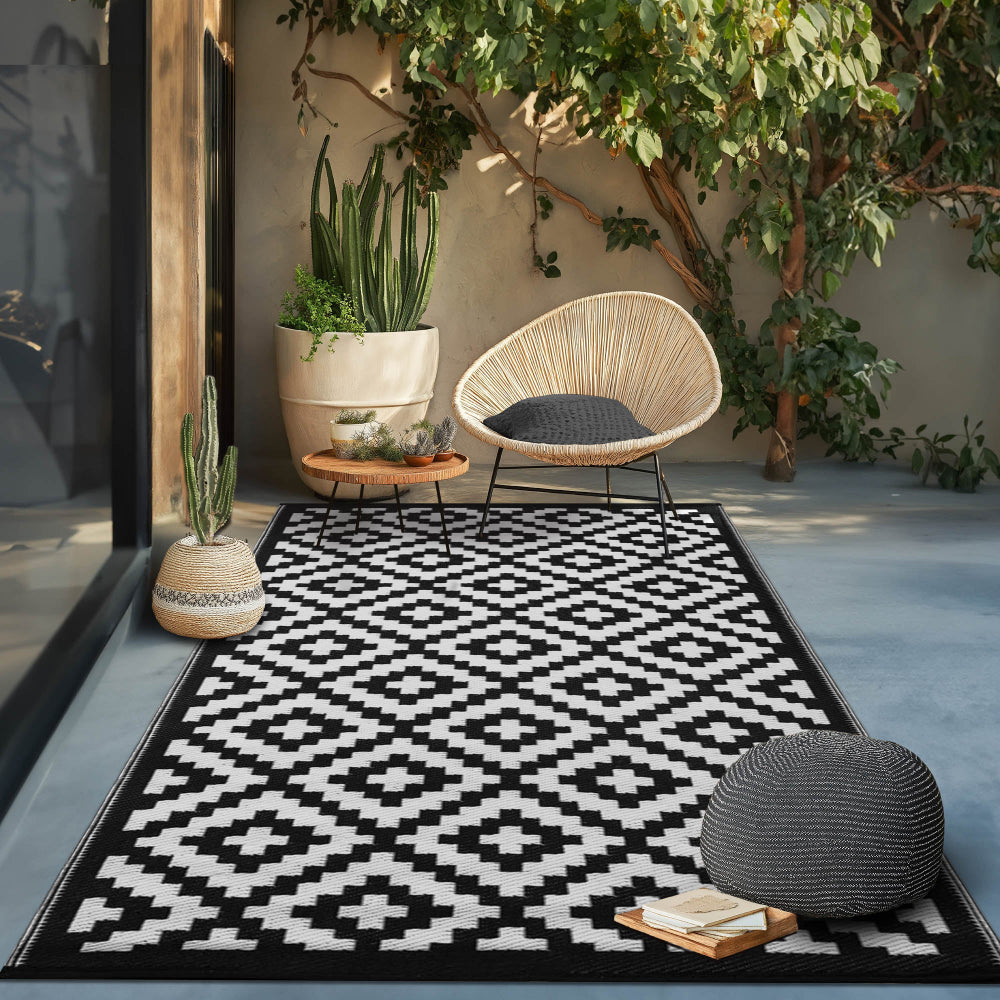 Nirvana Black and White Outdoor Rug