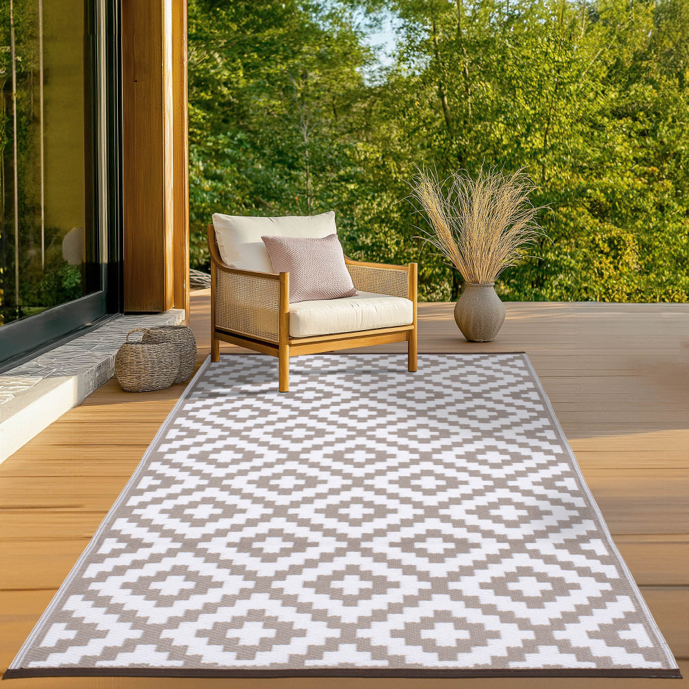 Nirvana Taupe and White Outdoor Rug